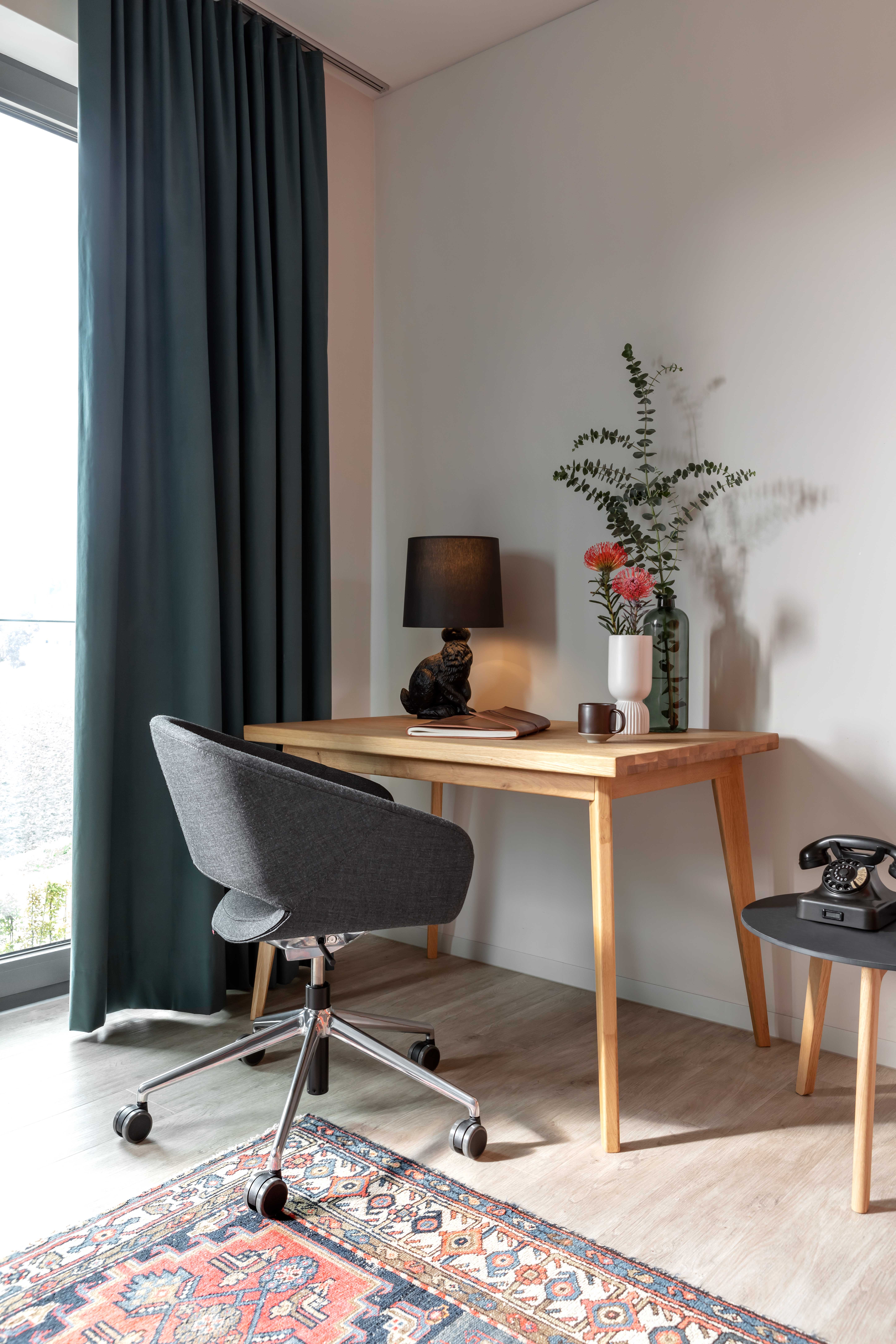 One family, many personalities: As with the Averio, the characteristic features of the Averio XS are the narrow opening at the back and the embracing armrests. Numerous colour and upholstery options allow a high degree of individualisation