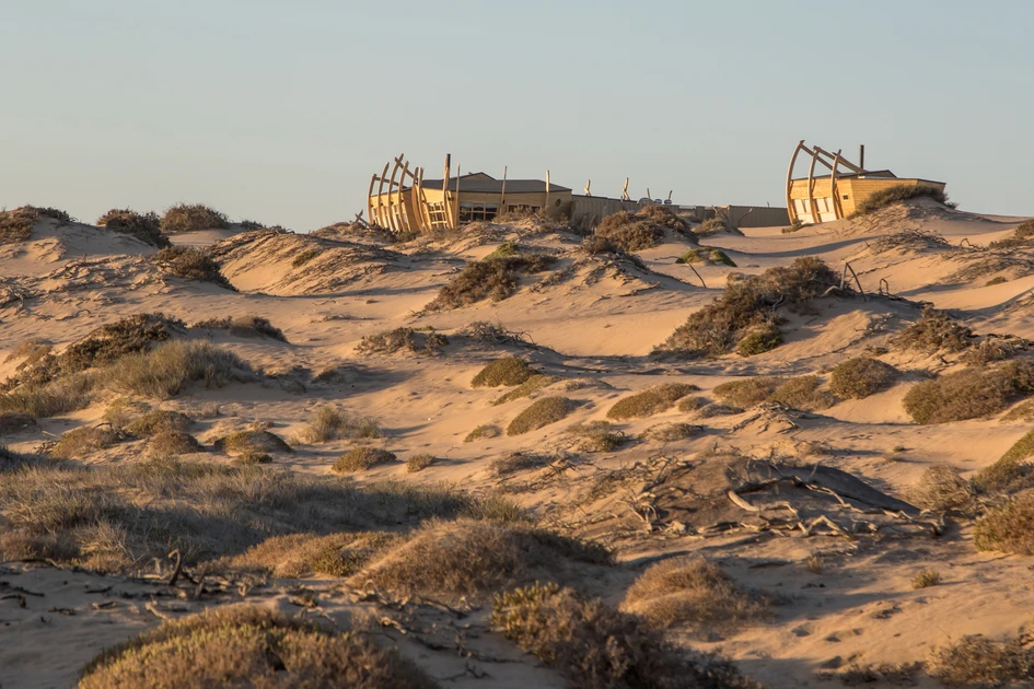 Skewed architecture and built-in furniture combine to form an immersive theatre, sitting like washed-up wrecks on Namibia’s coast. Photos: Shawn van Eeden (top), Denzel Bezuidenhoudt (middle, bottom)