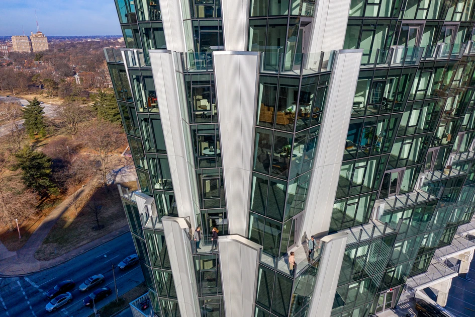 Studio Gang’s One Hundred tower has a layered glass facade, cut by the angle of the sun. This solar carving method improves light and air on its apartments’ terraced balconies. Photos: Sam Fentress
