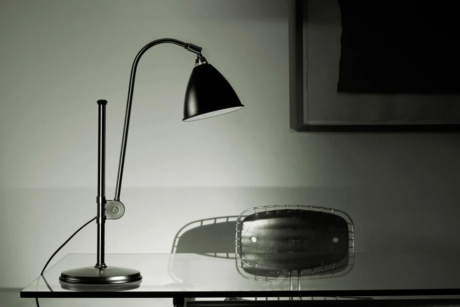 Personally selected to grace Winston Churchill’s ministerial desk, Gubi’s Bestlite range has historically significant elegance