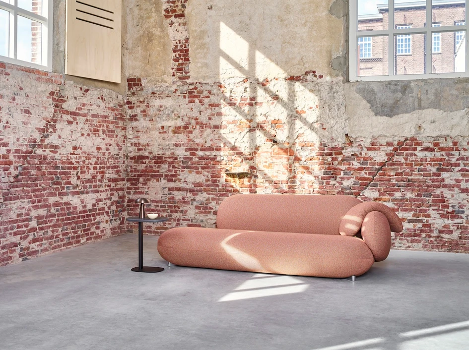 Stretching from the soft and enveloping to the upright and energising, the Leolux LX range covers all bases in terms of function and aesthetics