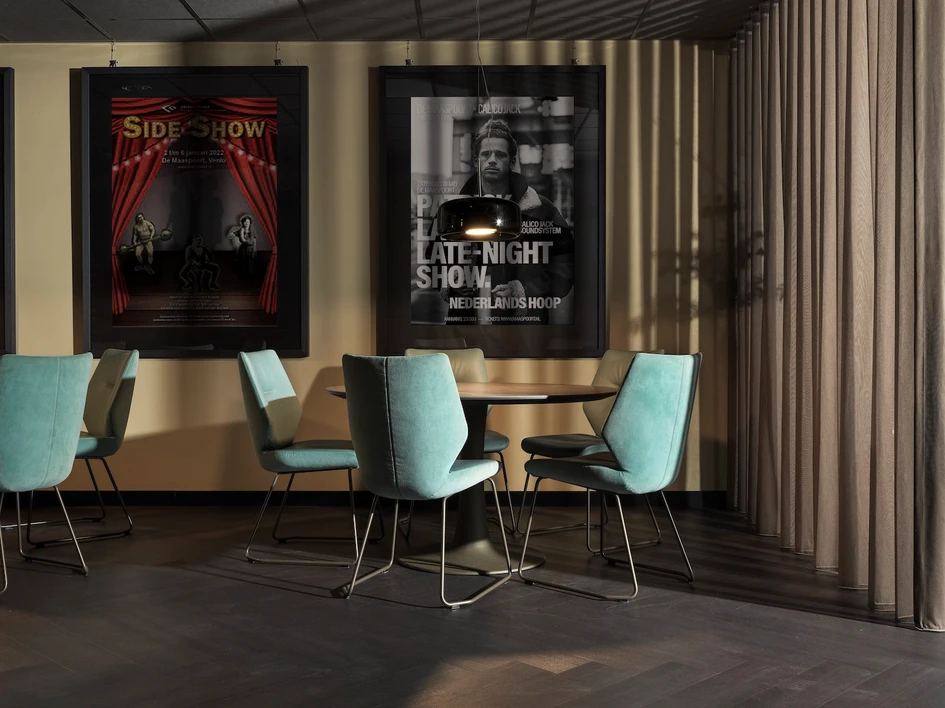 Designers have used the Leolux LX collection to engineer intimate spaces in a large and often bustling open space