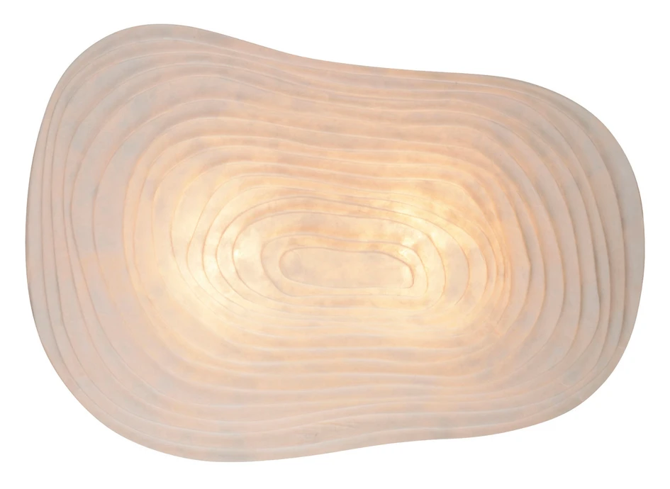 Die poetische, wolkenähnliche Leuchte Nebulis von Elise Fouin für Forestier wird aus nicht gewebter Seide hergestellt, die von einem Unternehmen in Südfrankreich stammt, das die traditionelle Seidenherstellung in der Region wiederbelebt