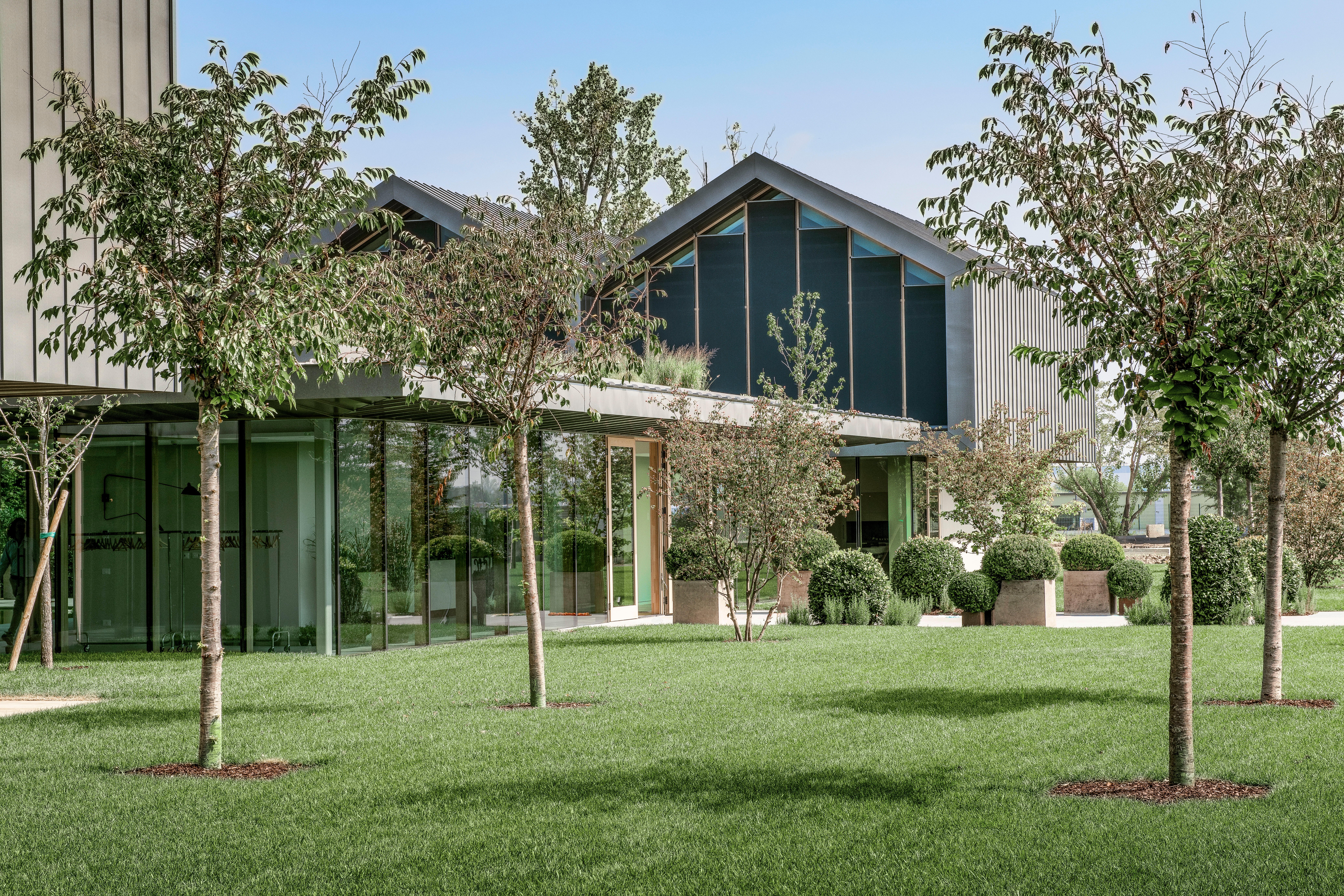 The Davines Village project used certified suppliers and materials such as innovative cement and active anti-pollution components. Photos: Max Zambelli (top, middle), Andrea Garret (bottom)