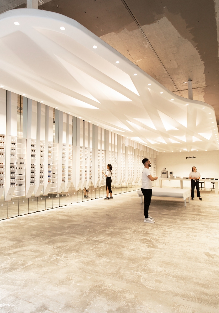 The Polette store’s 88 light-up piano key shelves and mirrors bring buyers together, while an upside-down grand piano ceiling light continues the musical theme: Photo: Polette photography team
