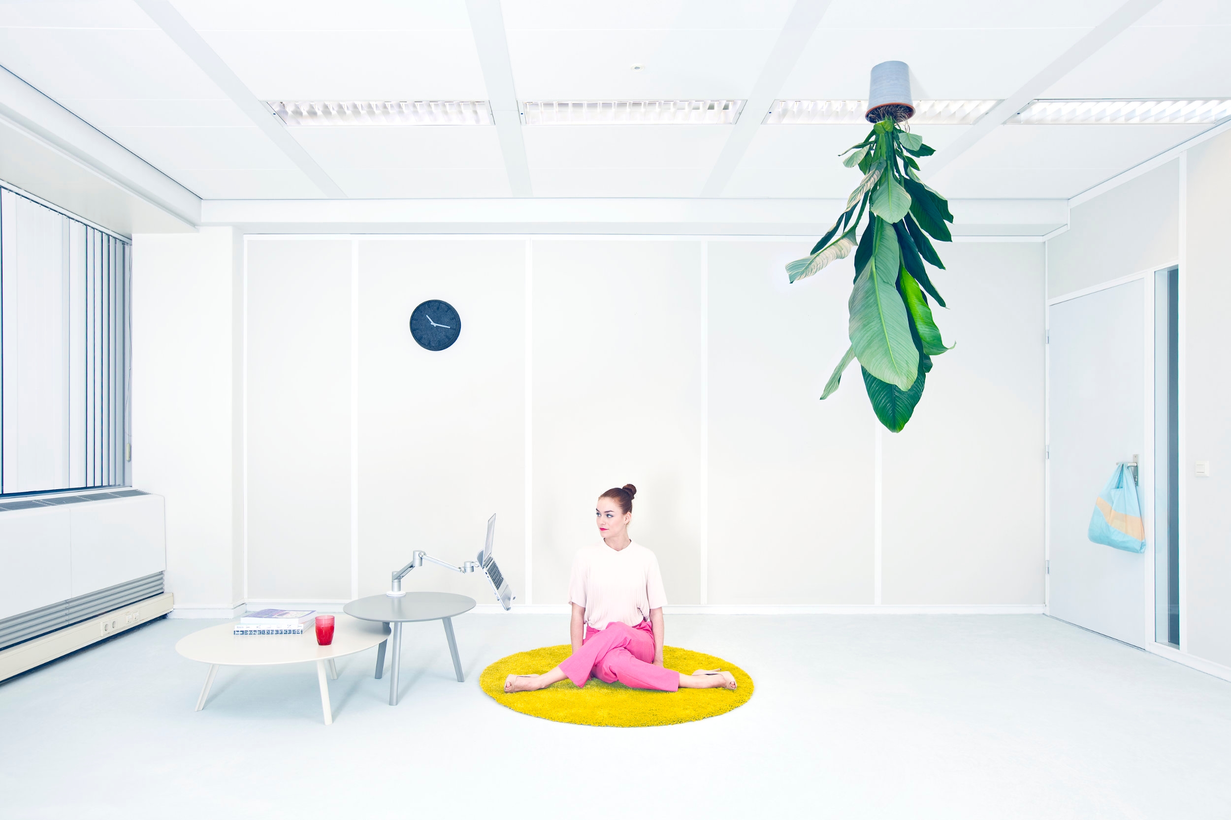 The pandemic has changed the way we work, leading to potential health hazards due to home offices often not being set up ergonomically 