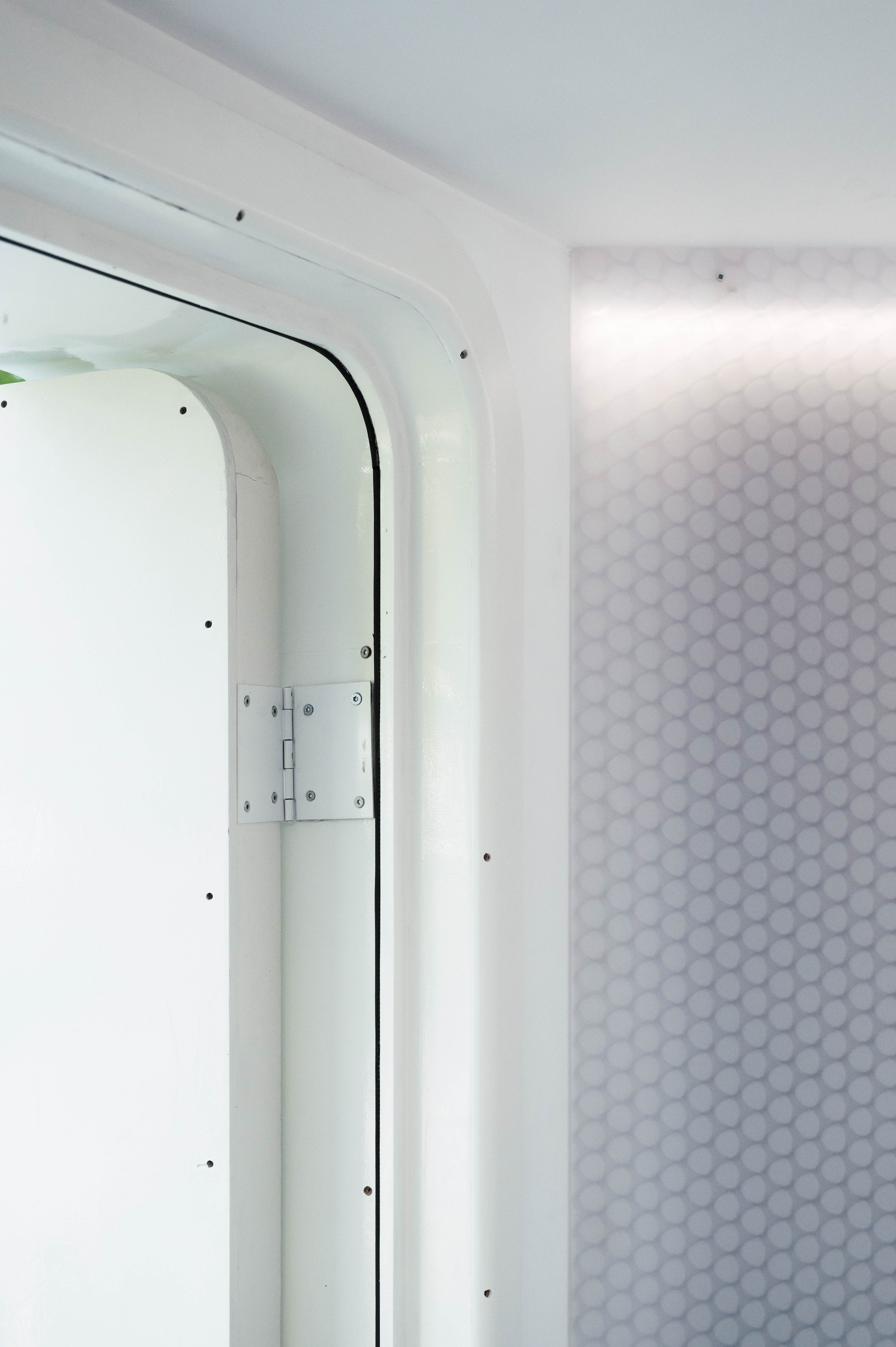 The versatile and translucent clear-PEP® architectural panels with UV-stable polycarbonate or acrylic top layer are characterised by extreme stability, rigidness and also ease of processing