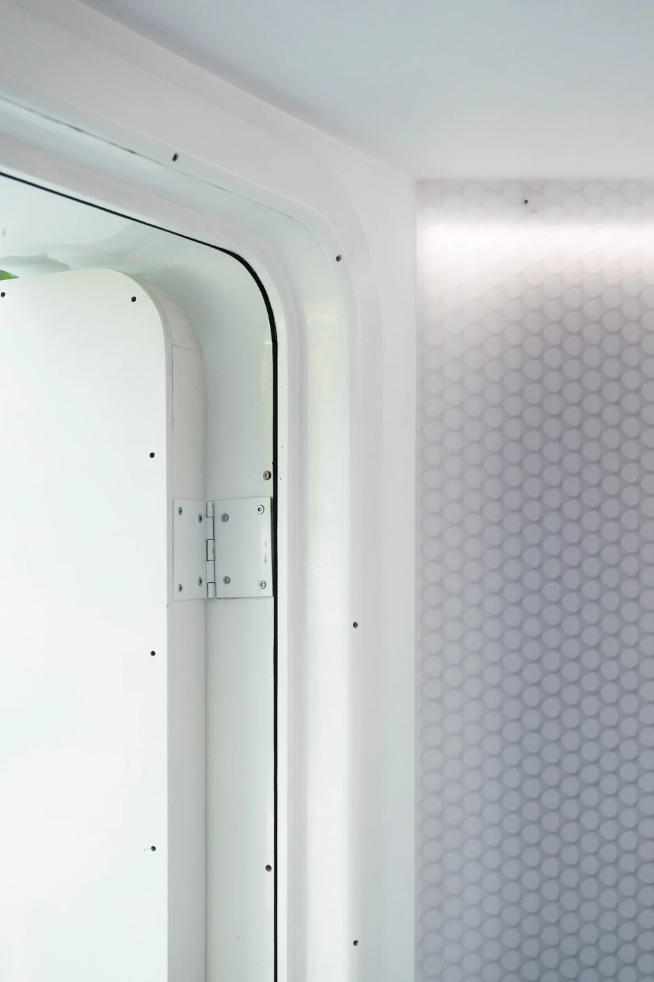 The versatile and translucent clear-PEP® architectural panels with UV-stable polycarbonate or acrylic top layer are characterised by extreme stability, rigidness and also ease of processing
