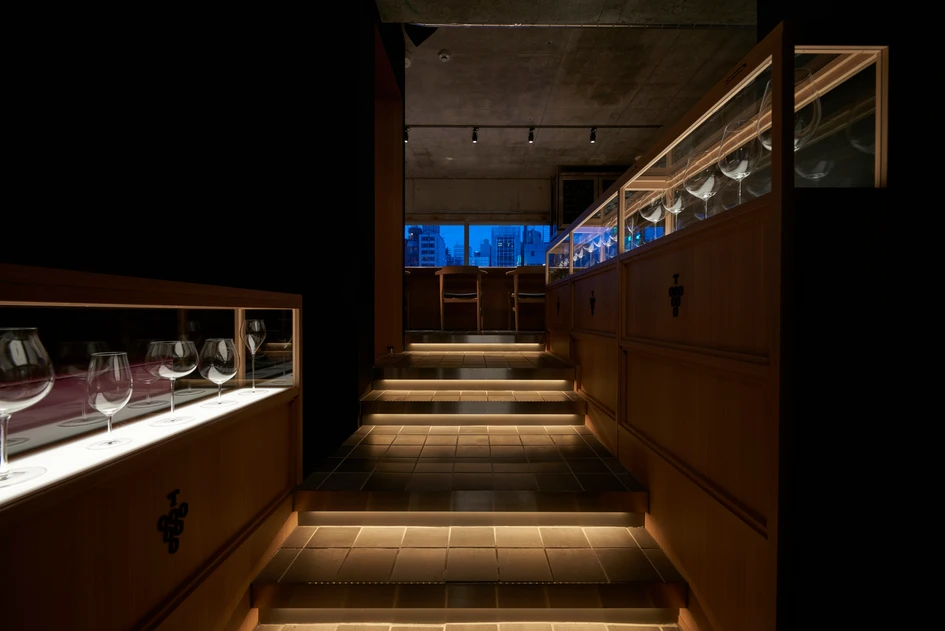 House Mige by Oyo Architects in Ghent, Belgium (top), and the T60 bar by Movedesign in Fukuoka, Japan (bottom), both improve safety with step lighting. Photos: Luc Roymans (top), Ikunori Yamamoto (bottom)