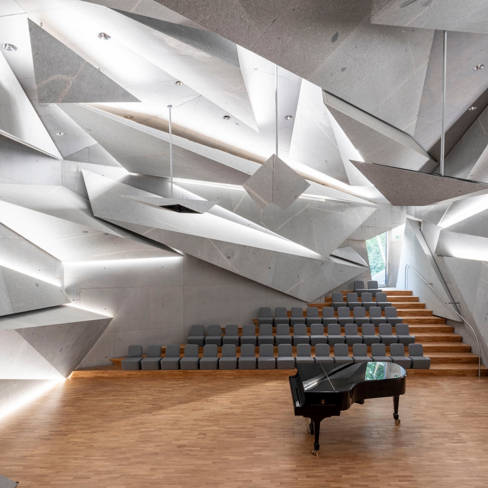 Erfahre mehr über die Geschichte Die Wissenschaft des Akustikdesigns macht Hörsaalarchitektur bemerkenswert