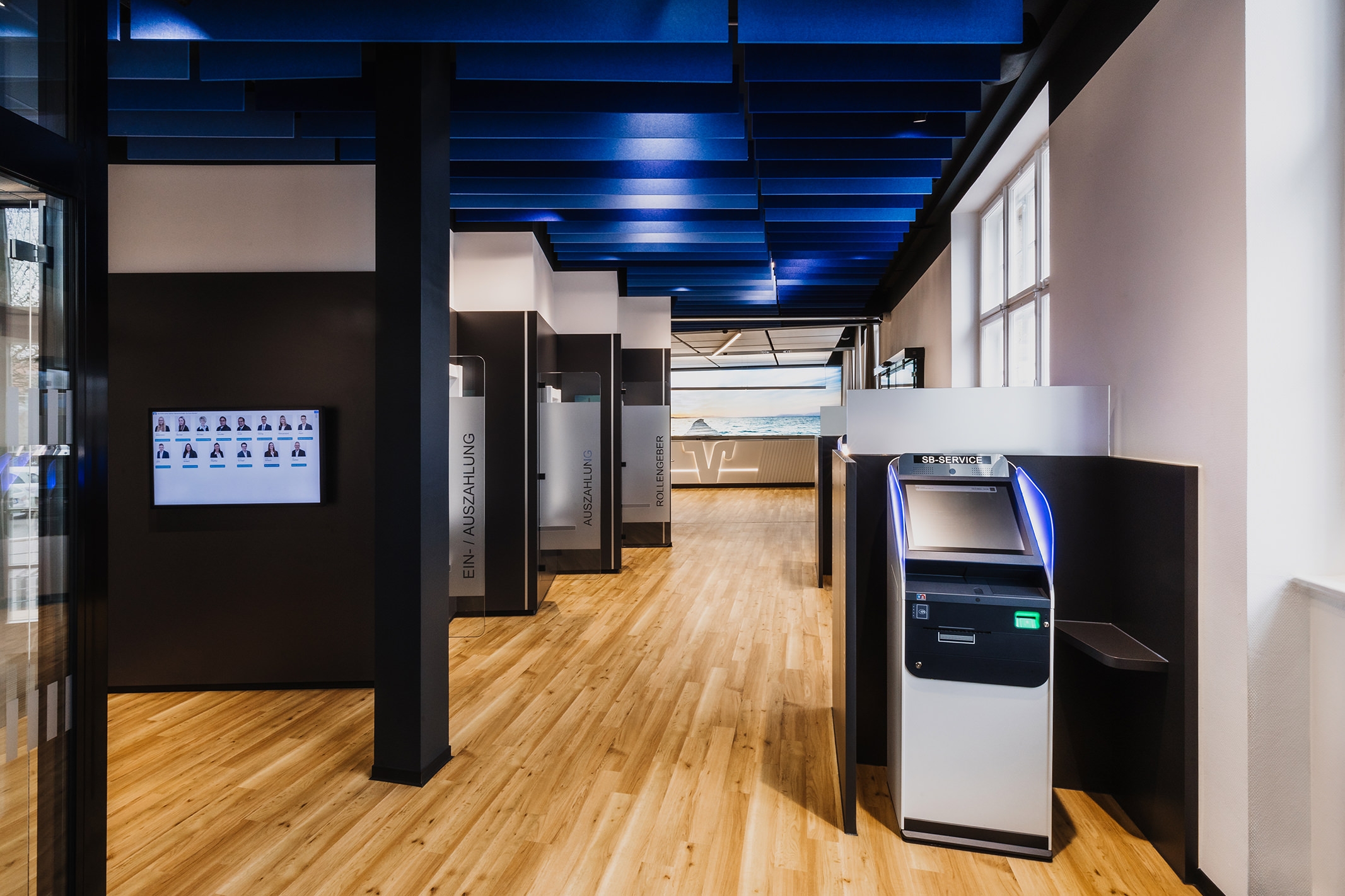 Each room was carefully planned by the design team to create a modern layout with various functions, enhancing daily workflow and improving communication between customers and employees
