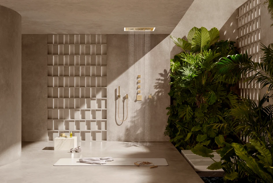 Mit zwei oder fünf Strahlarten bieten die Serenity Sky-Regenpaneele von Dornbracht ein kraftspendendes Duscherlebnis für Körper, Geist und Seele