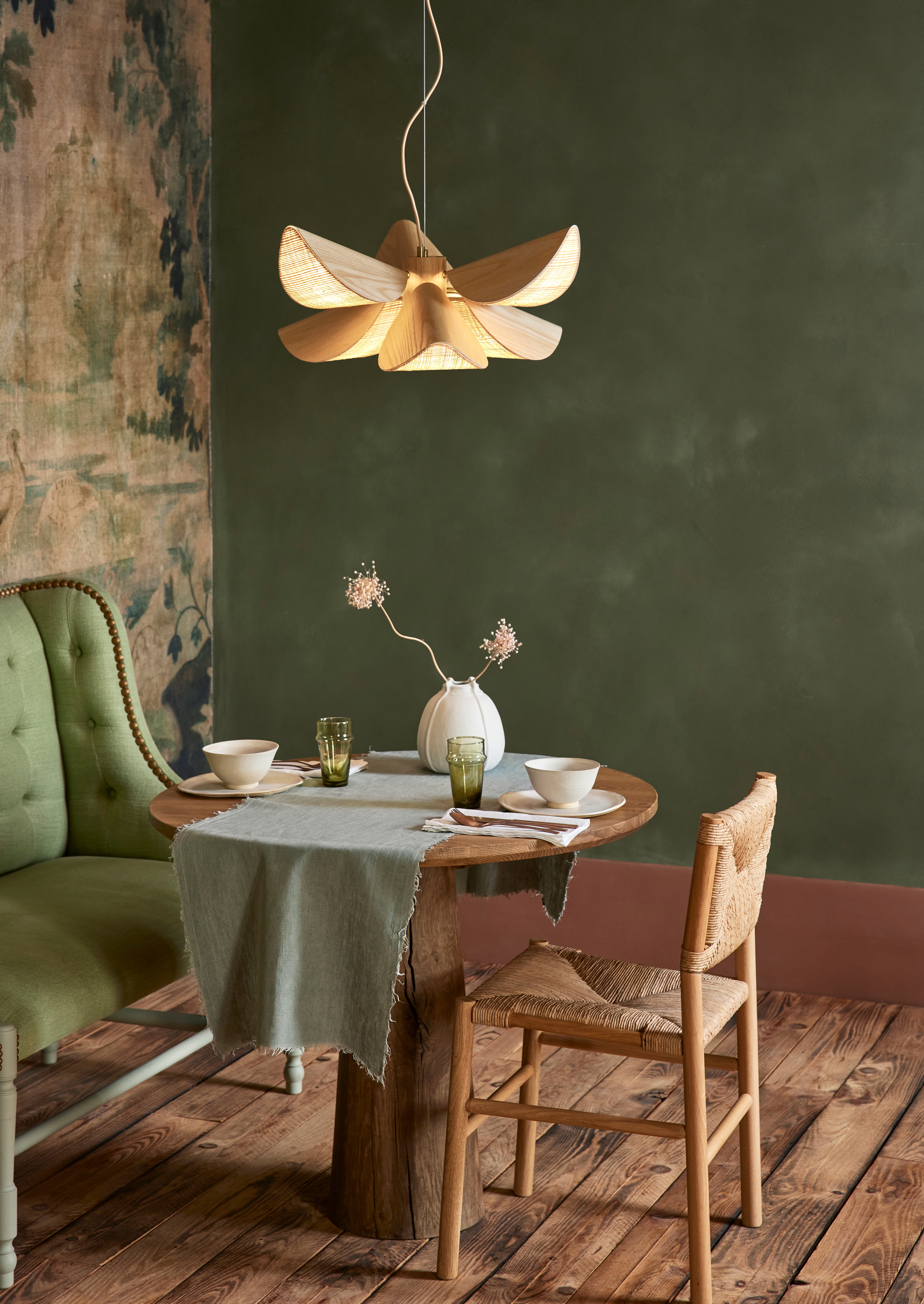 This collection exemplifies Forestier’s vision of capturing the essence of the natural world in each sculptural lighting piece, bringing nature indoors