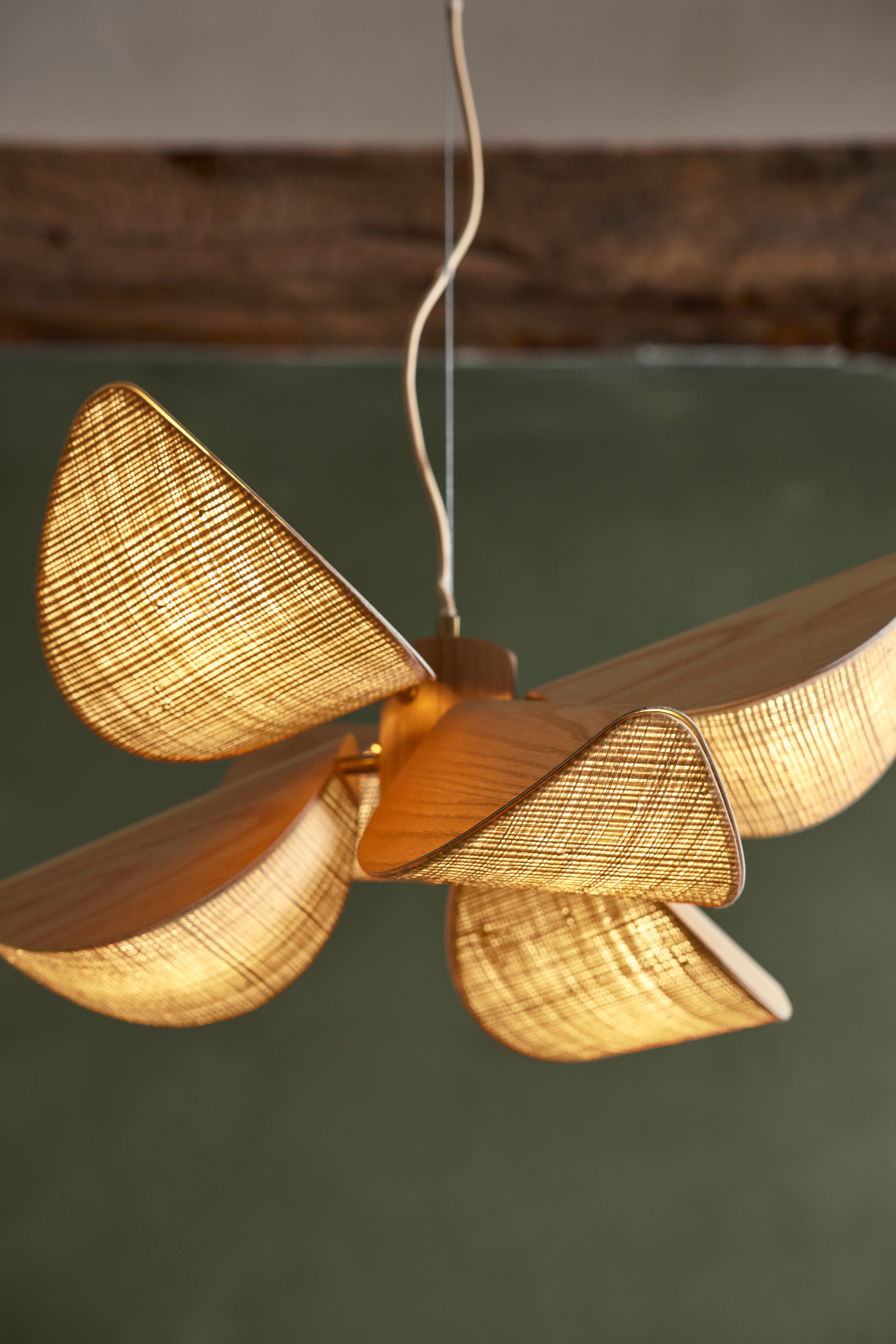 Each petal features integrated, LED-compatible light sources, casting a warm, calming glow that transforms any space