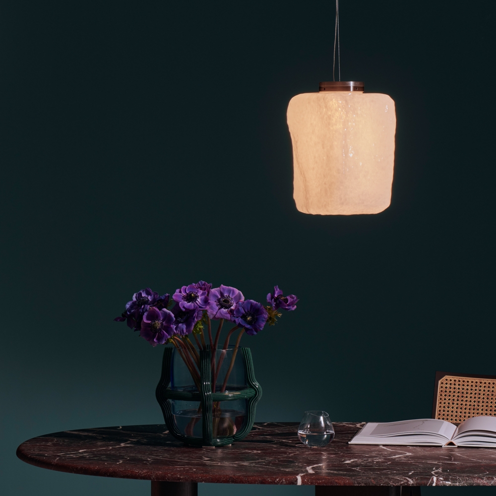Leggi la storia Wax, Stone, Light pendant and wall-mounted lamp by Linde Freya Tangelder