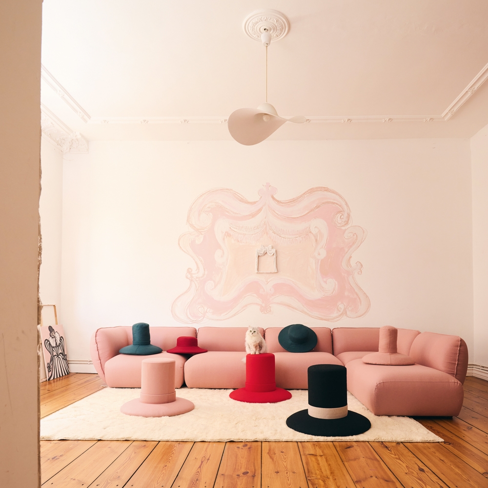 Leer la historia Hats off to the ‘Freifrau x Maryam Keyhani’ collection: a fusion of art and furniture design