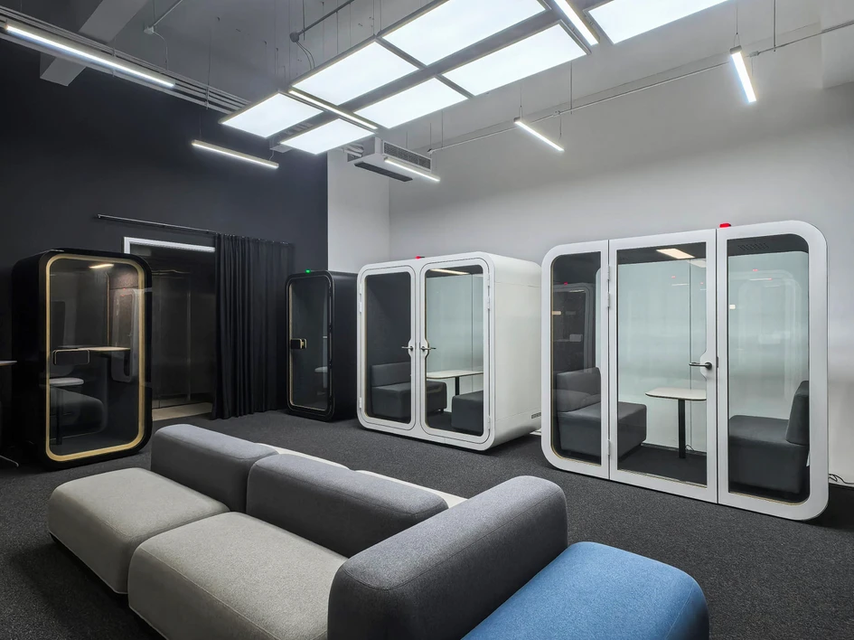 A user-friendly smart control system enables instant adjustments, supporting employee wellbeing and diverse needs