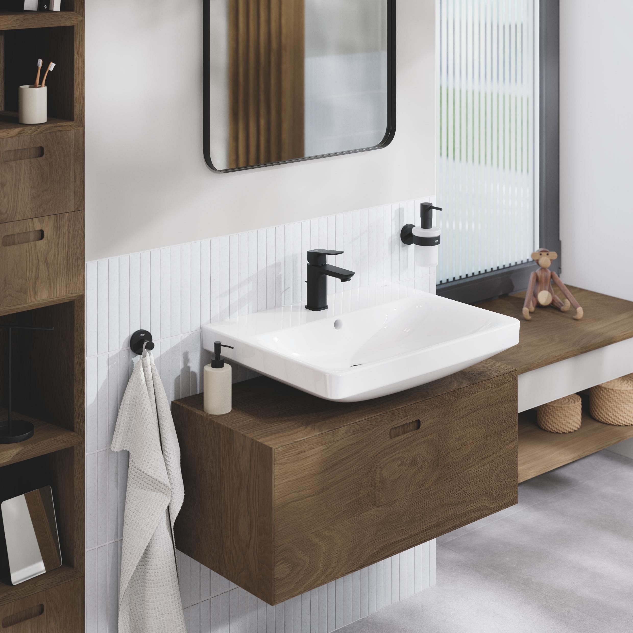 The Cubeo collection from GROHE features basin fittings, bathtub, shower and bidet mixers, all defined by a distinctive cubic base with softened corners, a design that inspires its name
