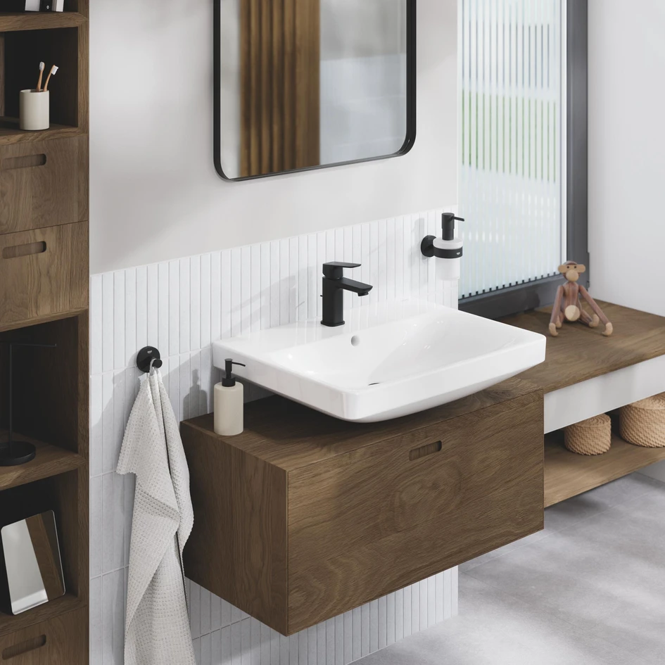 The Cubeo collection from GROHE features basin fittings, bathtub, shower and bidet mixers, all defined by a distinctive cubic base with softened corners, a design that inspires its name