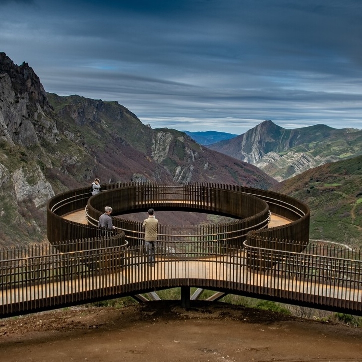 Erfahre mehr über die Geschichte Long-distance relationships: viewing platforms that offer the bigger picture