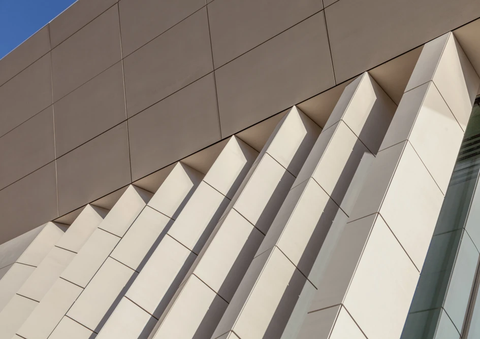 The Potteries Museum and Art Gallery: façade cladding in porcelain ...