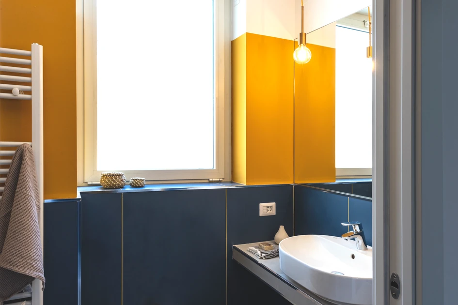 Coverings: R-Evolution Blue