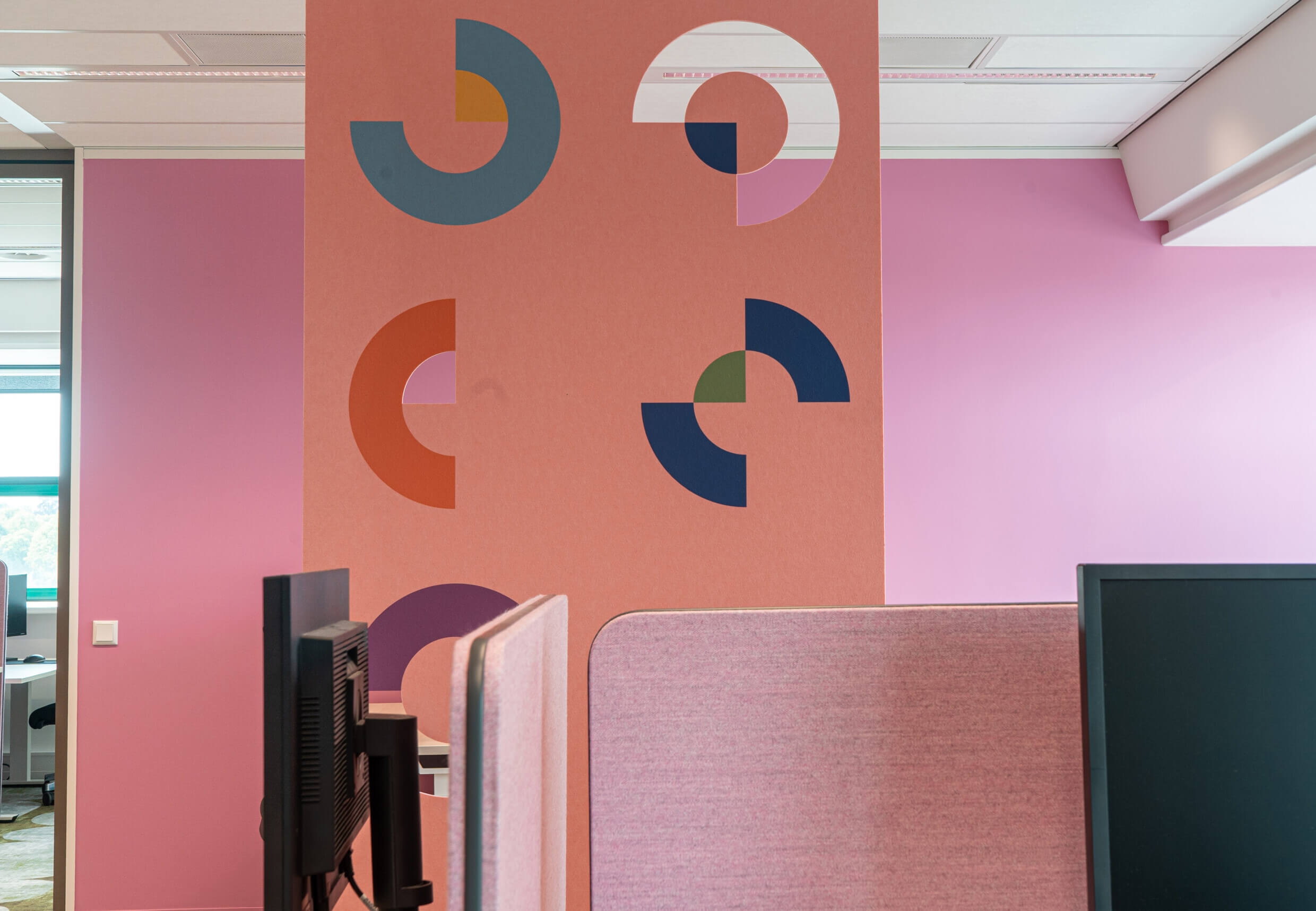 Erfahre mehr über die Geschichte Wie Palmberg Räume verändert: Zwei Projekte, eine Handschrift