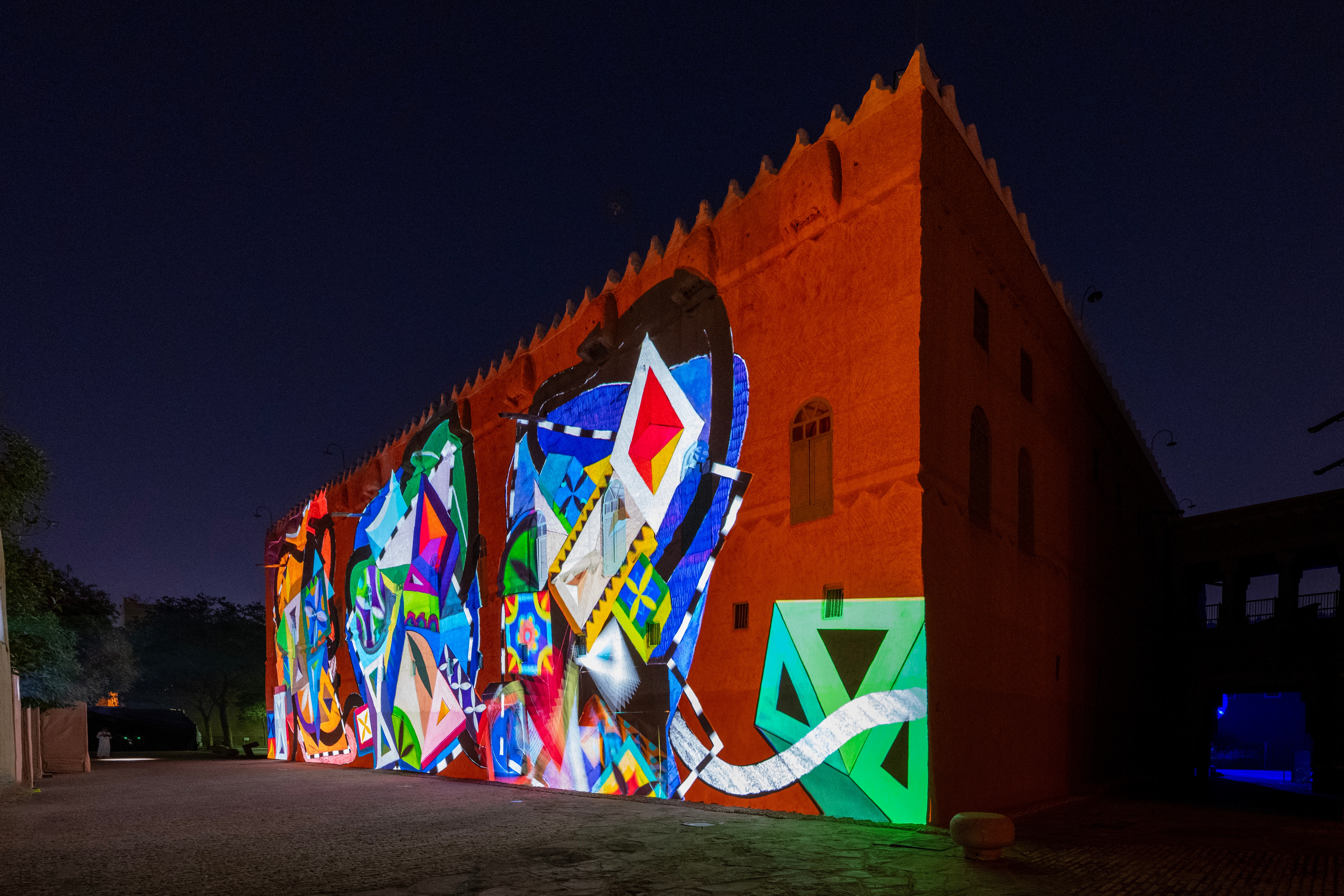 Lire l’histoire Arabian nights: recasting the Saudi capital through light