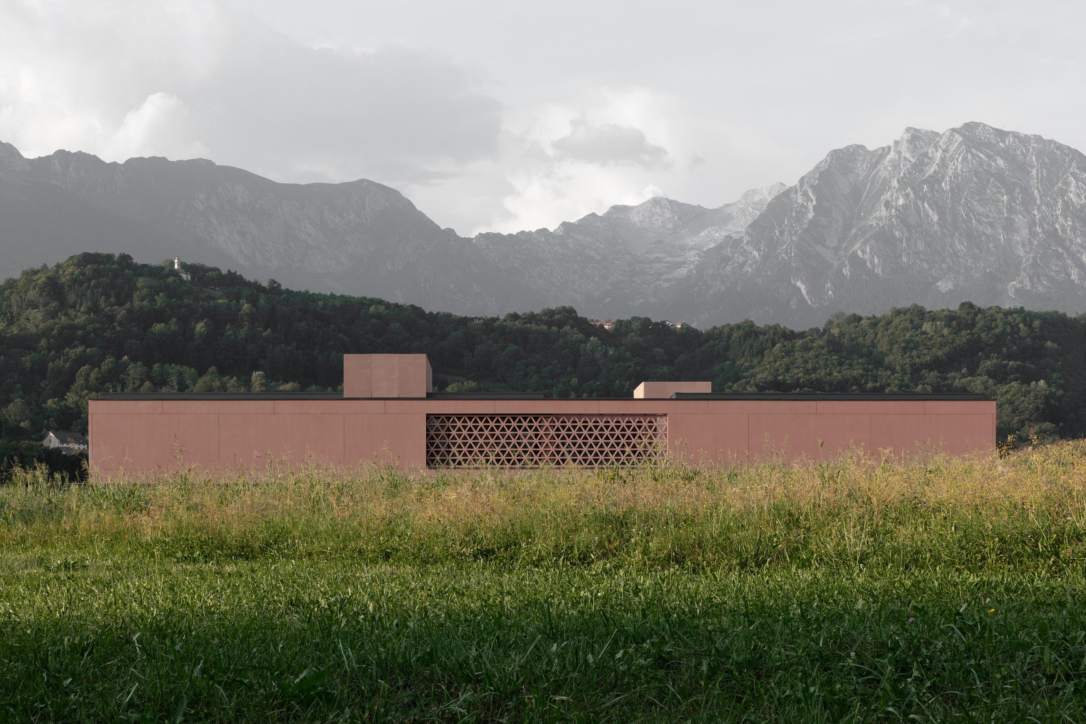 Read story Enchanting porcelain stoneware flooring for the new lower secondary school in Puos d’Alpago