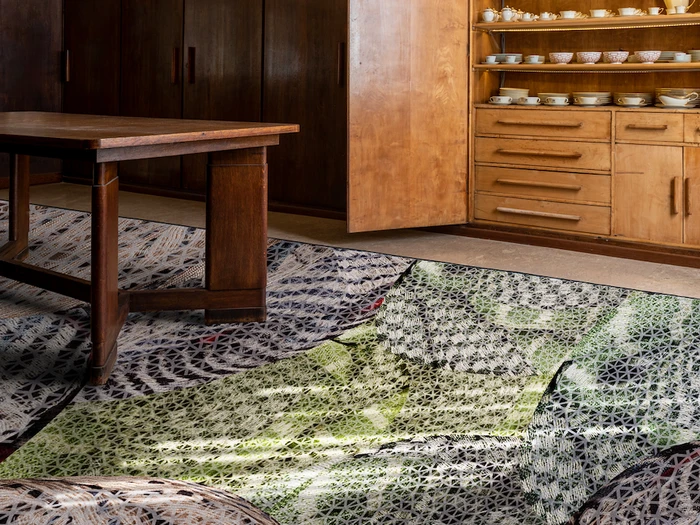 Lire l’histoire Author rugs: between maximalist style and interior design
