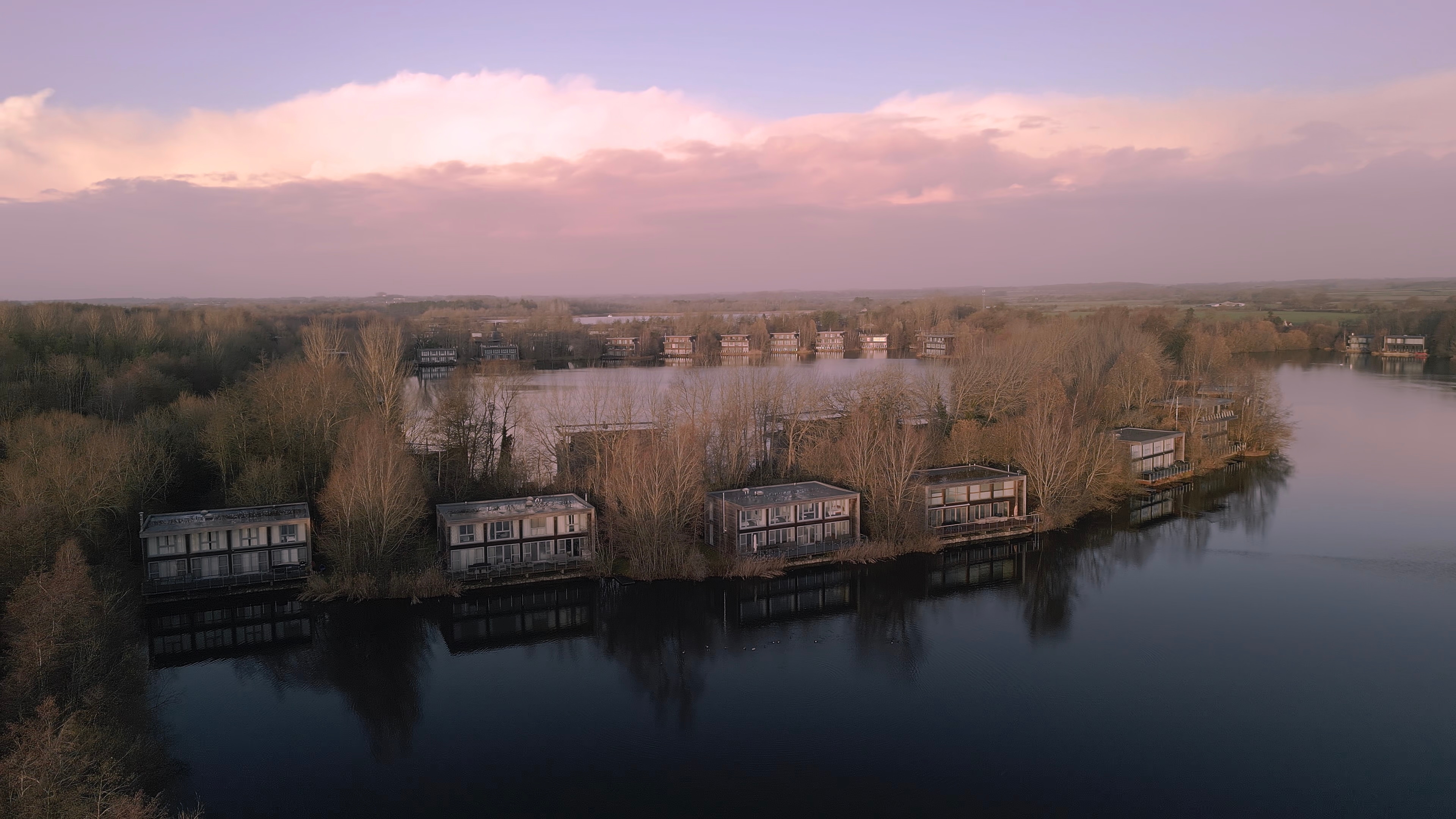 Read story WATCH: Architonic gets a personal tour of GROHE design chief’s lakeside home