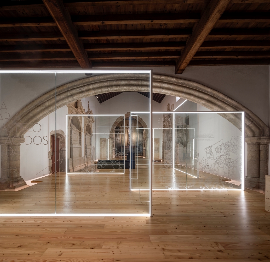 A raised wooden floor installed at the Panteão dos Almeida allowed lines of light to emerge from underneath, and supported the graphical glass elements of the exhibition. Photos: Fernando Guerra | FG+SG