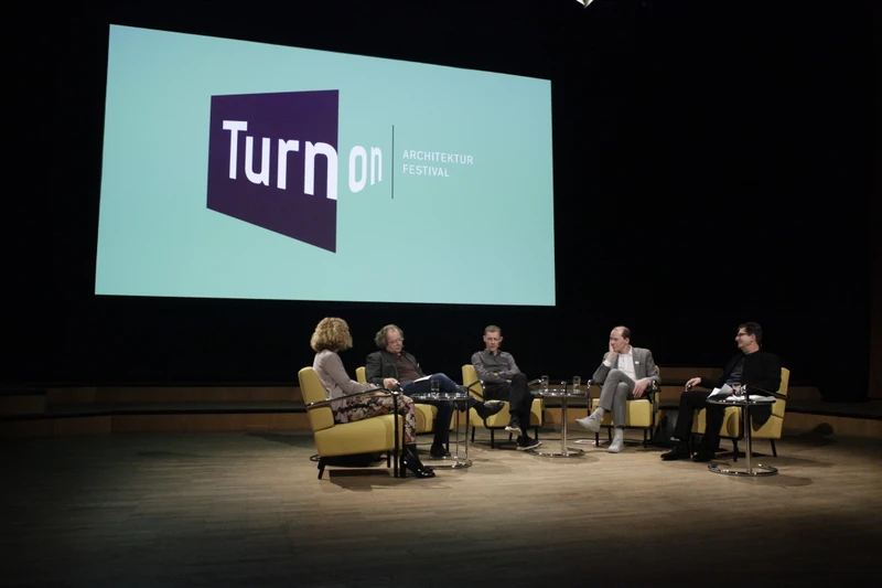 Margit Ulama, maxRIEDER, Thomas Madreiter, Kristiaan Borret and Michael Kerbler (from left to right) at TURN ON TALK 2018 on the topic: 'Strategies and visions of urban planning'. Photo: Ulrich Dertschei