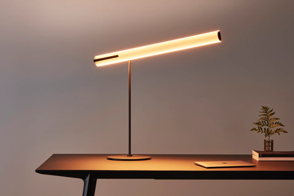 Uncompromising design meets technical sophistication: 500 individual LEDs can be controlled in three individual light directions, with a colour temperature range from 6,500 K (cold white), to 1,800 K (warm white); colour rendering 95 CRI