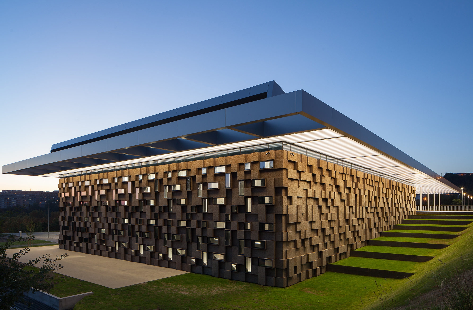 The sustainability-led Gymnastics Training Centre of Guimares wrapped the circular material cork around its facade. Photo: José Campos