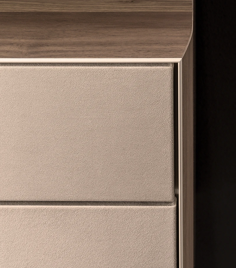 Finesse: The precise finishing of the leather and soft forms give the furniture a very special quality 