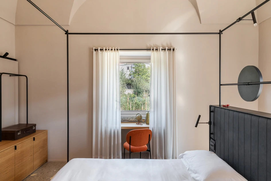 „Die Möbel von Pedrali passten dank einer grossen Anzahl von möglichen Ausführungen, sorgfältigem Design und hochwertiger Verarbeitung perfekt in das Konzept“, so Ruffino. Fotos: Serena Eller