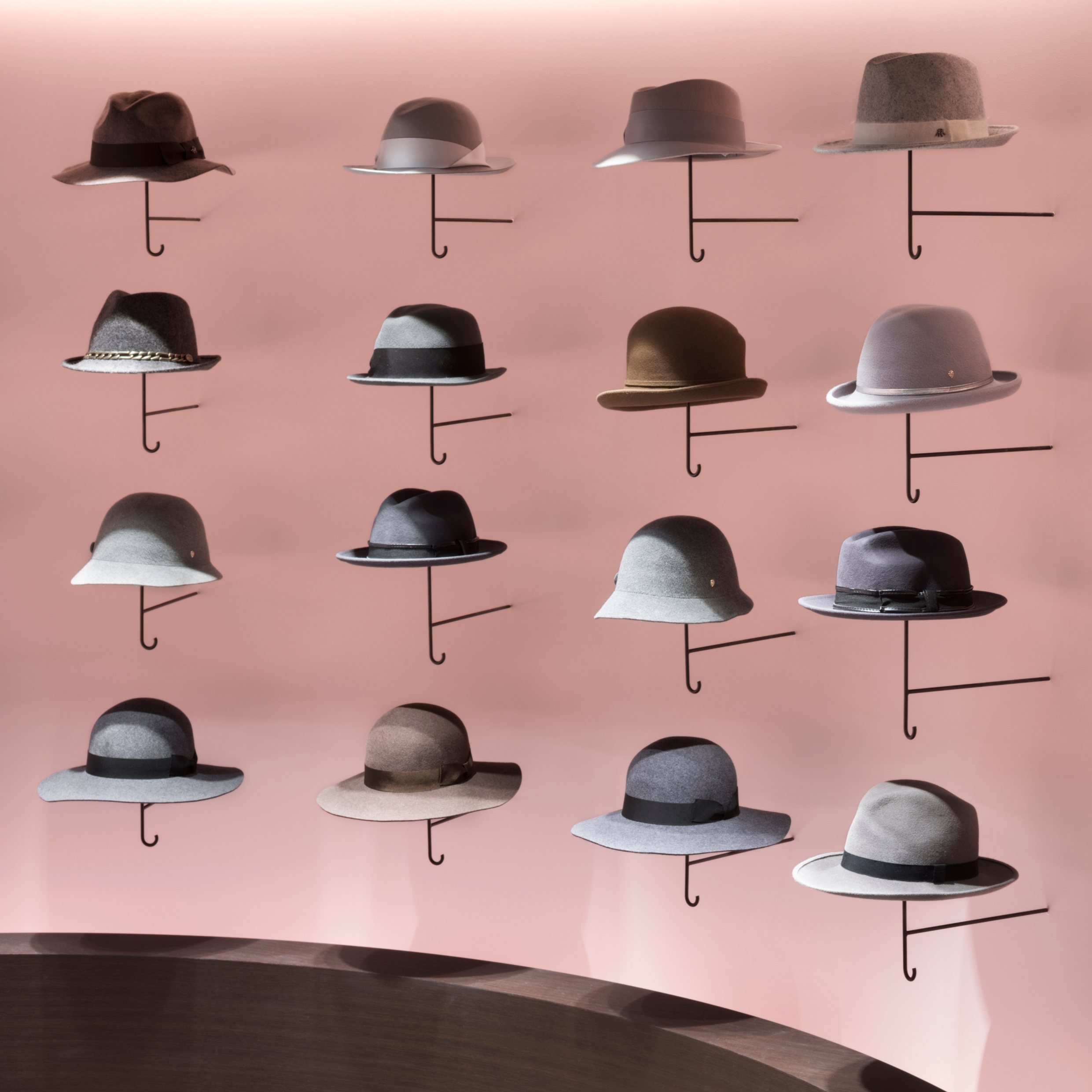 Leggi la storia Hanging out: why hooks are the micro-storage heroes of the home