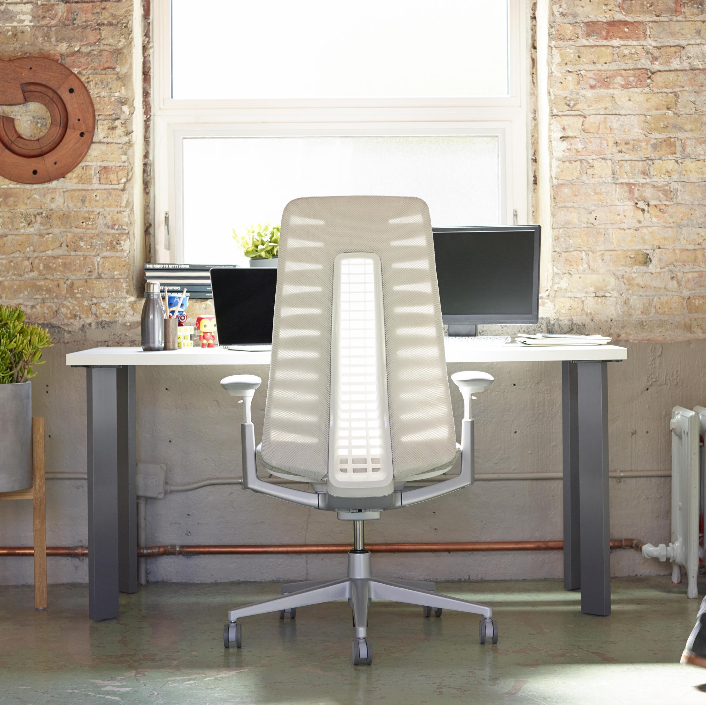 Read story Five office chair typologies for every kind of work style
