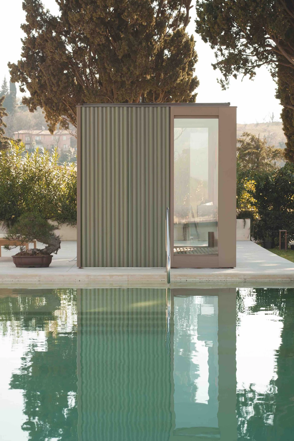 Cabanon takes its outdoor concept from Finnish sauna traditions, which typically combine heat therapy with a cold dip, while formal inspiration comes from Le Corbusier’s log cabin of the same name