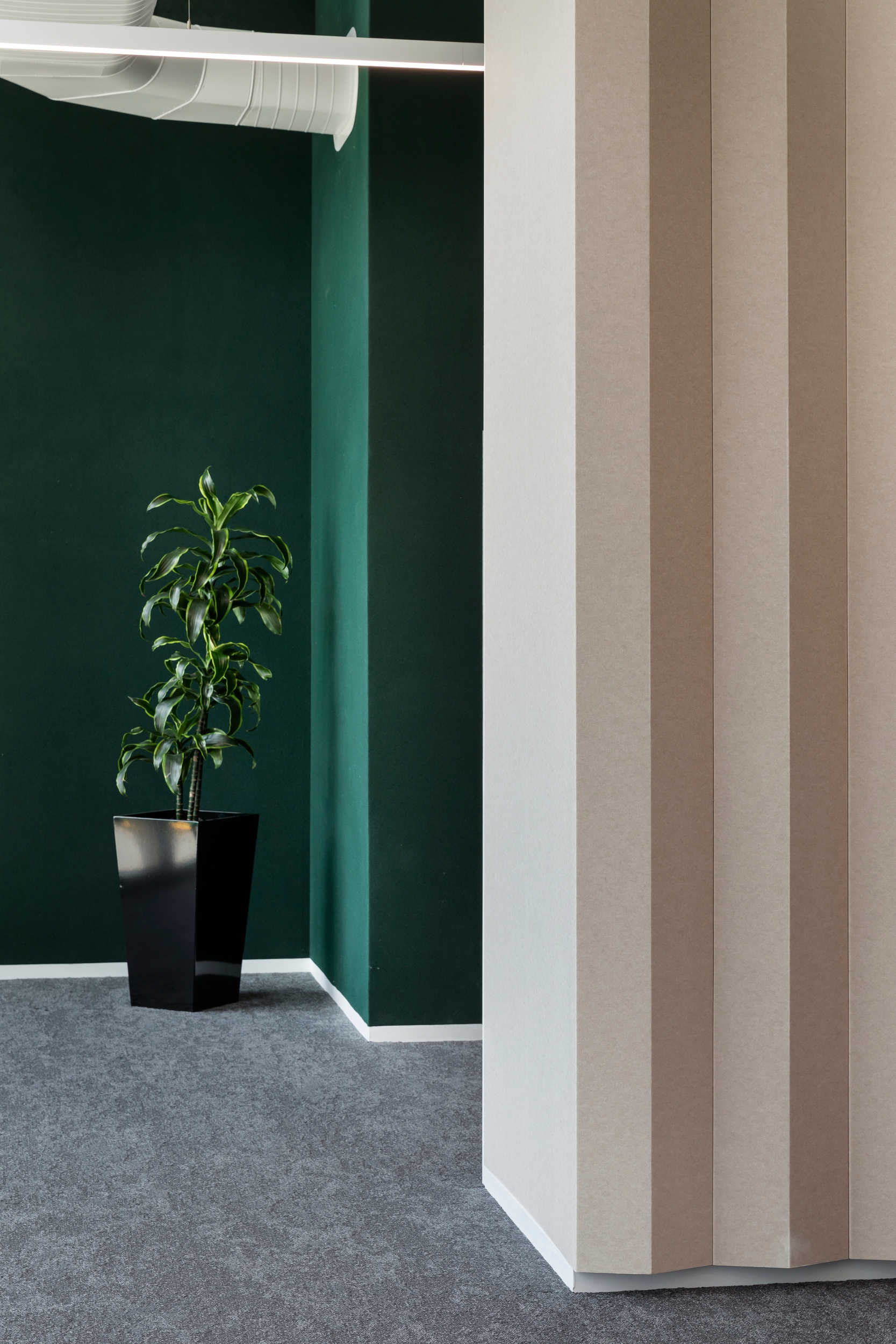 The Lanes range is modular, scalable and has been designed for easy, adhesive-free installation and no-fuss disassembly