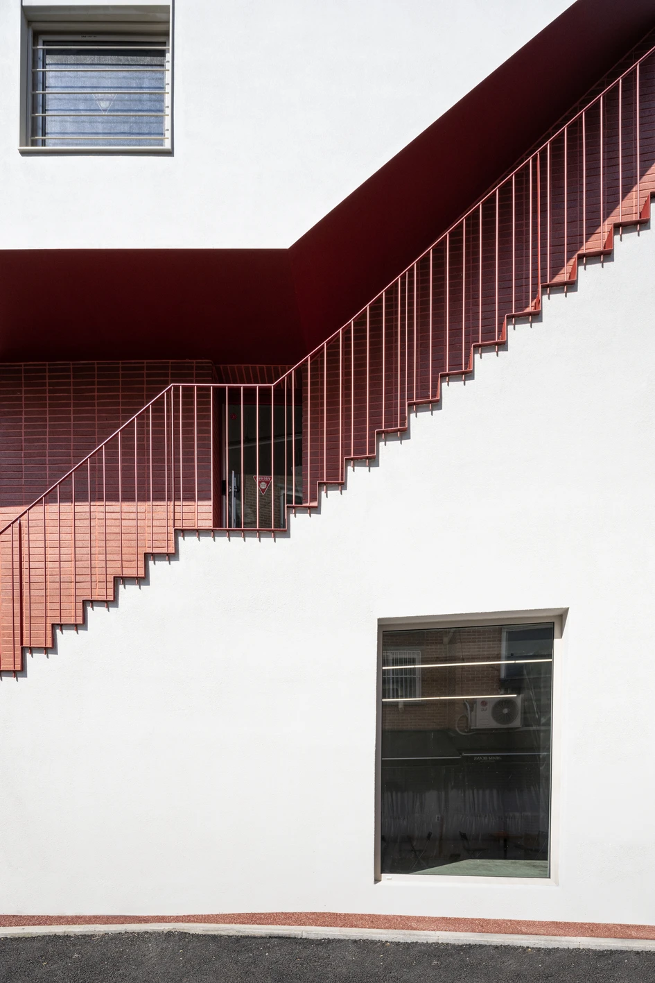 By cutting away a section of its exterior wall and exchanging an interior staircase for an exterior one, OHOO architects have brought movement to the city landscape: Photos: Bae Jihun