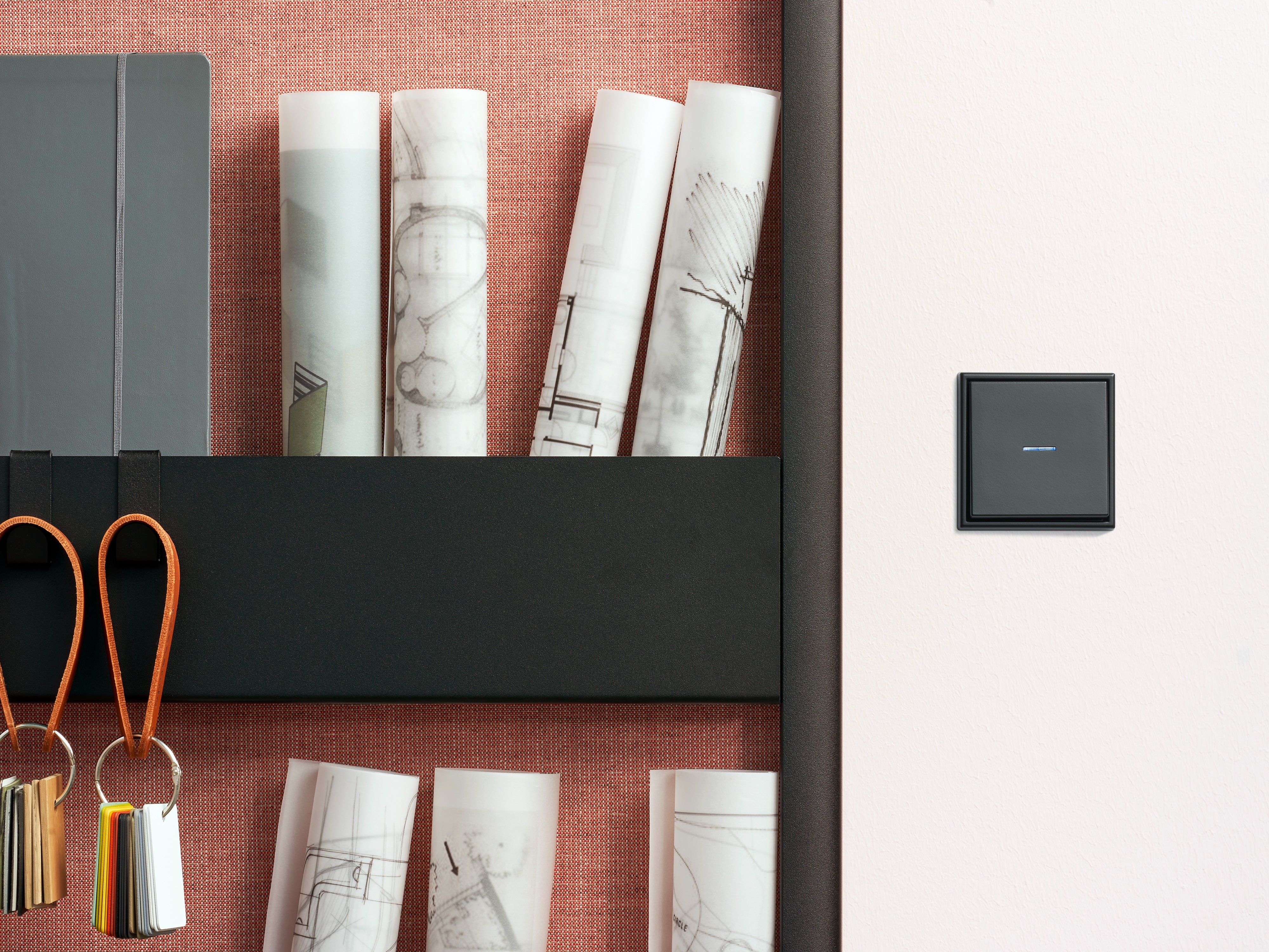 What makes JUNG HOME special is that the solutions are achieved within the already-familiar JUNG designs – and corresponding variety of colours – while being installed as easily as conventional components