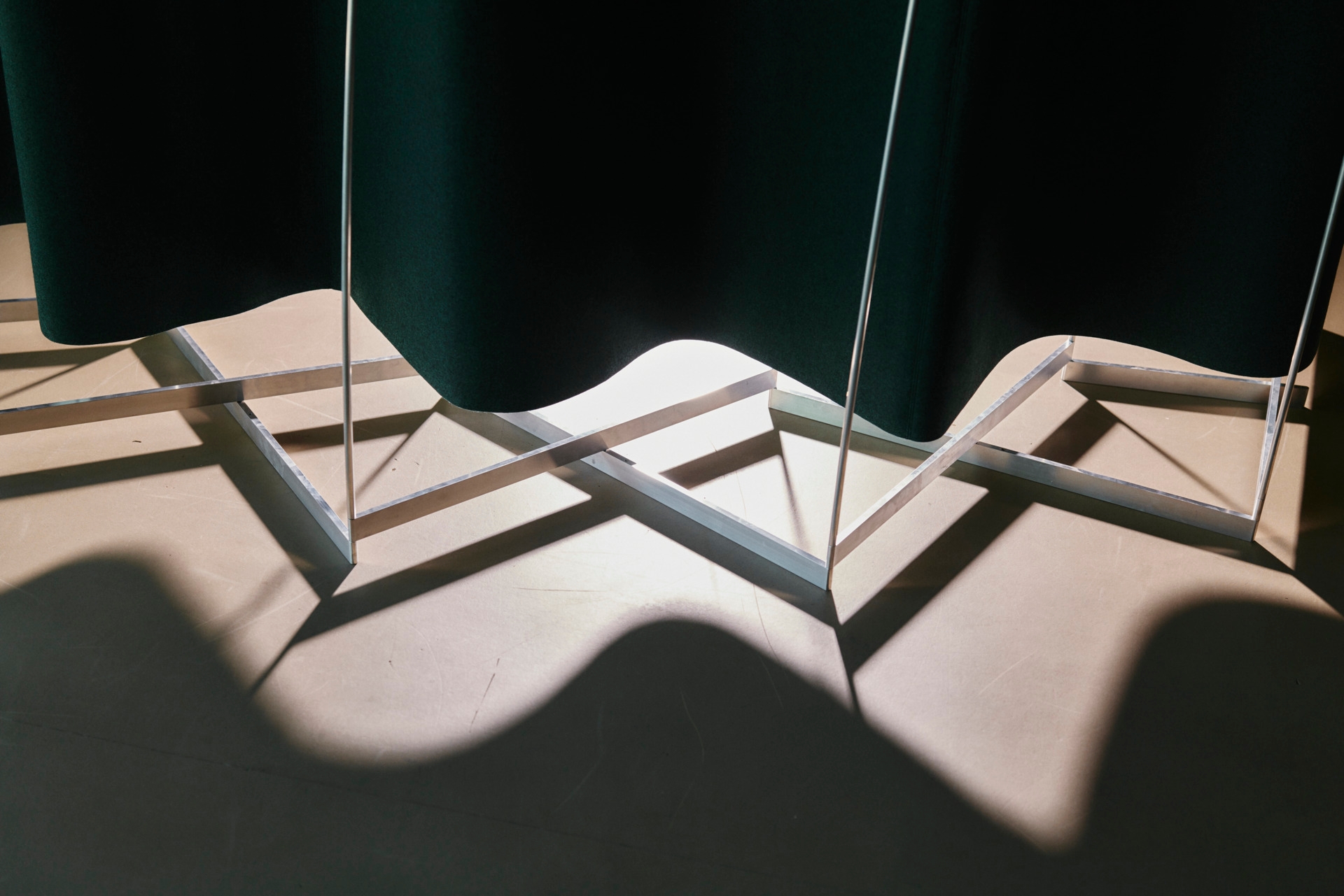 foild is a space-shaping device that is suitable for use in a wide variety of contexts – and particularly good for constant repositioning 