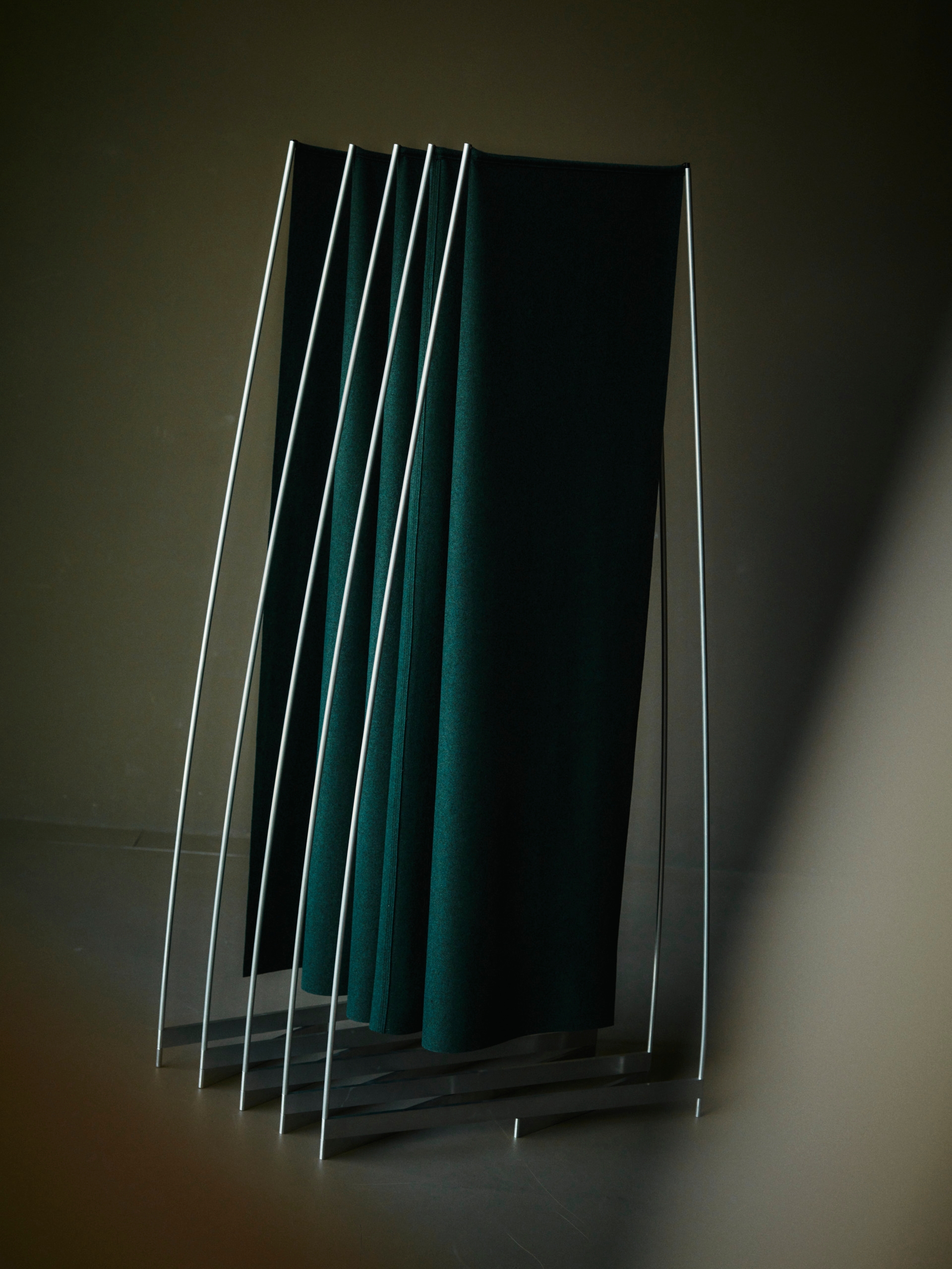The optically light, ultra-flexible room element foild can be used in the blink of an eye without any preparatory work and designed according to individual requirements