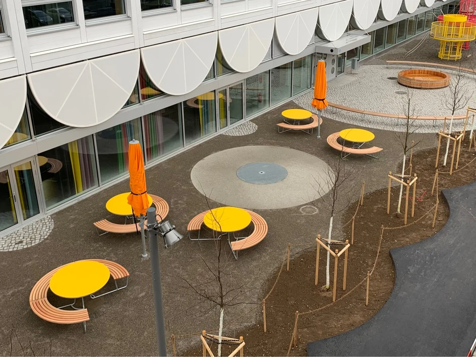 Bildungszentrum Horgen (oben). Schulhaus Allmend, Zürich (unten)