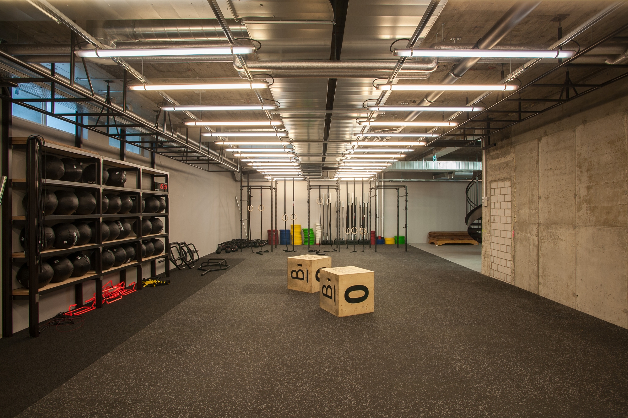 Balboa Bar & Gym makes no effort to hide its underground training gym in famously-neutral Switzerland, visually connecting the space with natural light from a large skylight. Photos: Jochen Splett