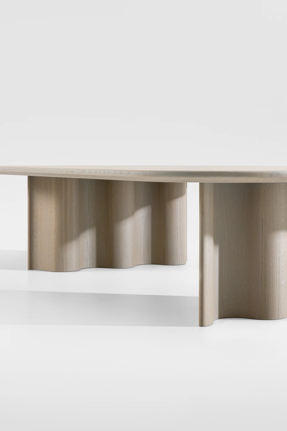 A good eye, imagination and a great sense of form: a picture of the finished tabletop is created in the mind as soon as the right wood is selected