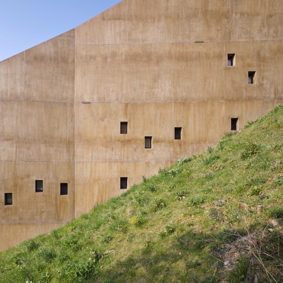 Leer la historia Hillside homes: how to dig in for the long term