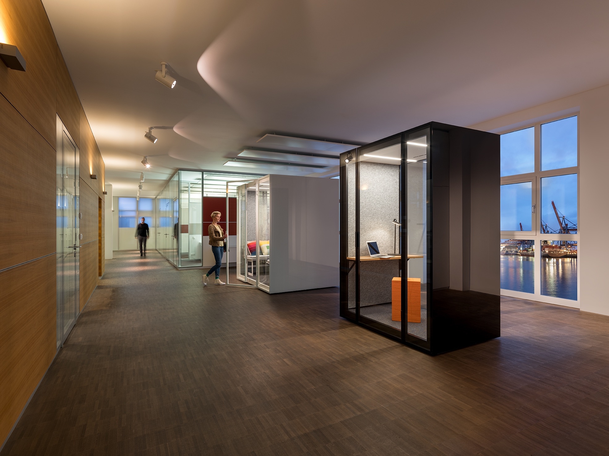 Room in a room, from small to large: In addition to customised systems, the Teambox by Strähle is the latest product in the manufacturer's portfolio. It is available in two sizes – for individual use or for up to four people